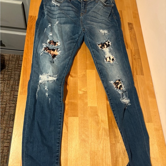 Women’s Judy Blue Distressed Skinny Jeans Leopard Patch Size 15/32 - Picture 2 of 11